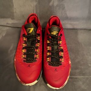 Jordan pink low basketball shoes